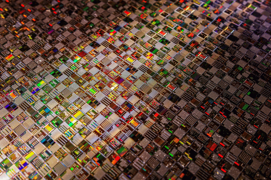 Semiconductor circuit board and chip